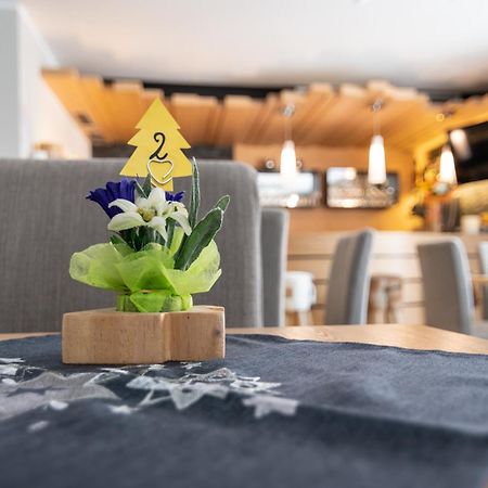 Aparthotel Dolomites Living&Relax Commezzadura Exterior foto