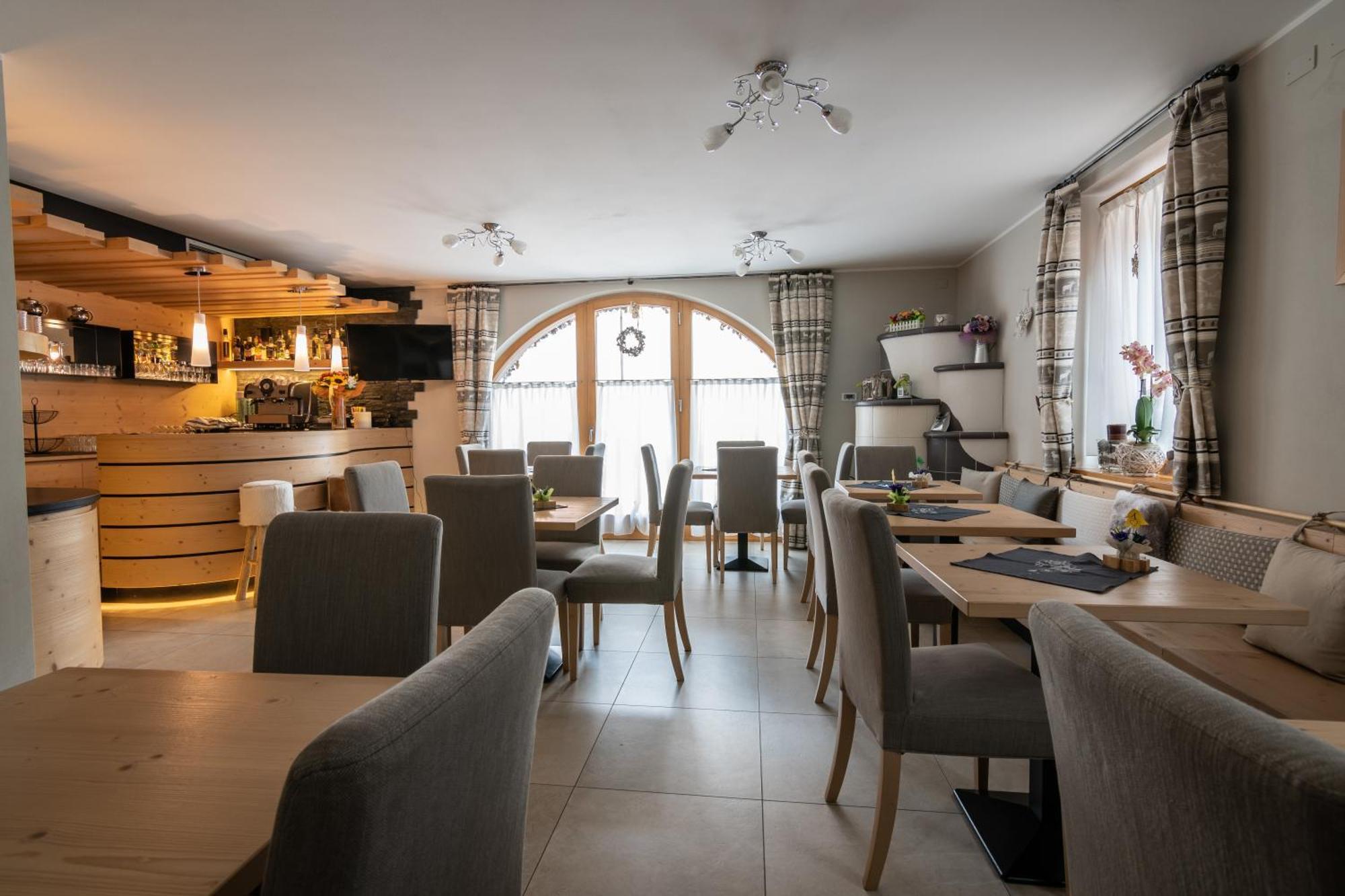 Aparthotel Dolomites Living&Relax Commezzadura Exterior foto
