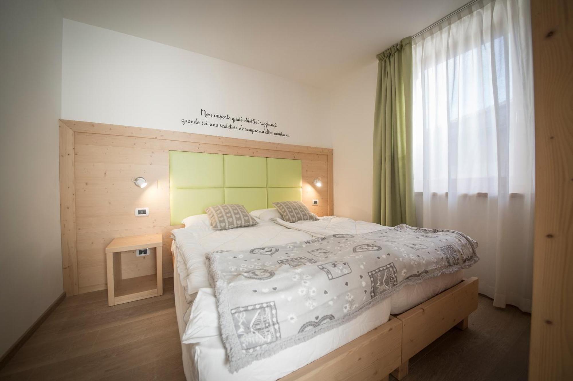 Aparthotel Dolomites Living&Relax Commezzadura Habitación foto