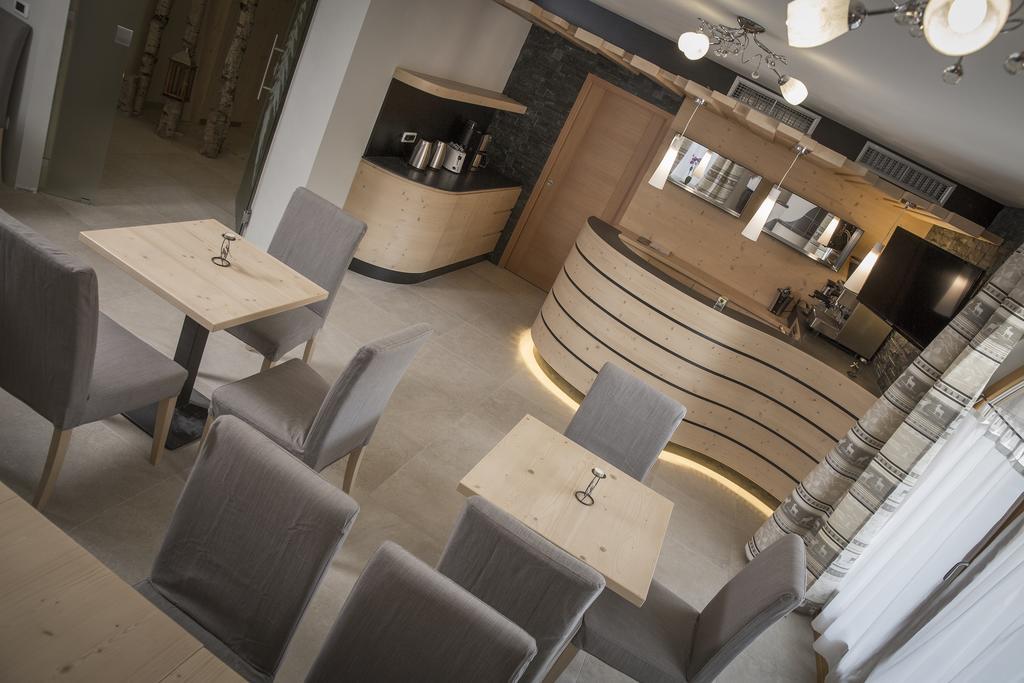Aparthotel Dolomites Living&Relax Commezzadura Exterior foto